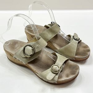 Dansko buckle tan beige block heel sandals